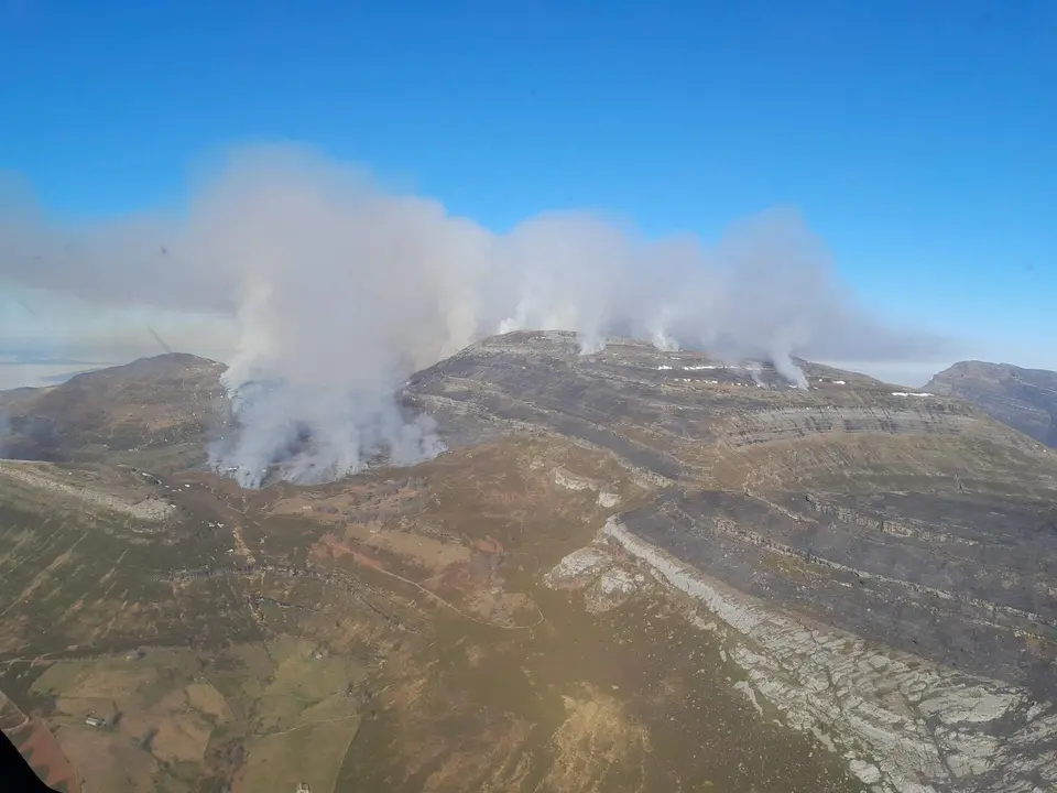Fuego en Espinosa de los Monteros. Fotografía: @naturalezacyl