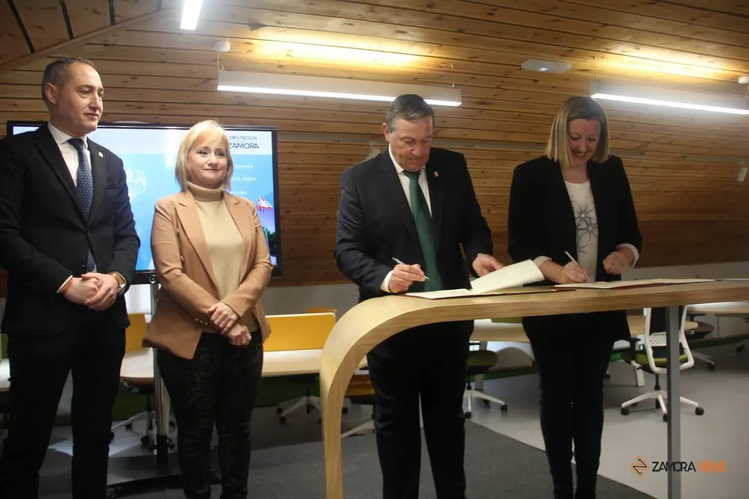 La consejera de Familia e Igualdad de Oportunidades firma un acuerdo para la cesión de varios inmuebles, propiedad de la Diputación de Zamora, a la Junta para la creación del Hub de Innovación Tecnológico ‘La Aldehuela’