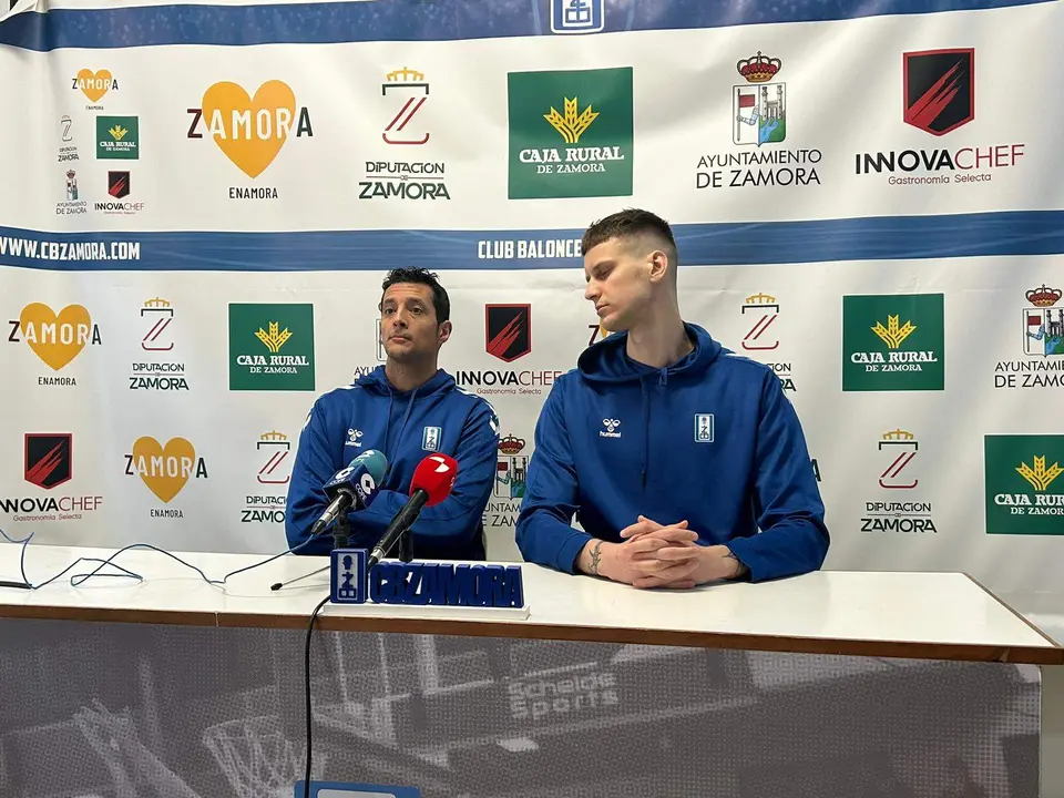 Saulo Hernández y Jonas Pautske en rueda de prensa