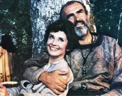 Audrey Hepburn y Sean Connery en una foto publicitaria de la película