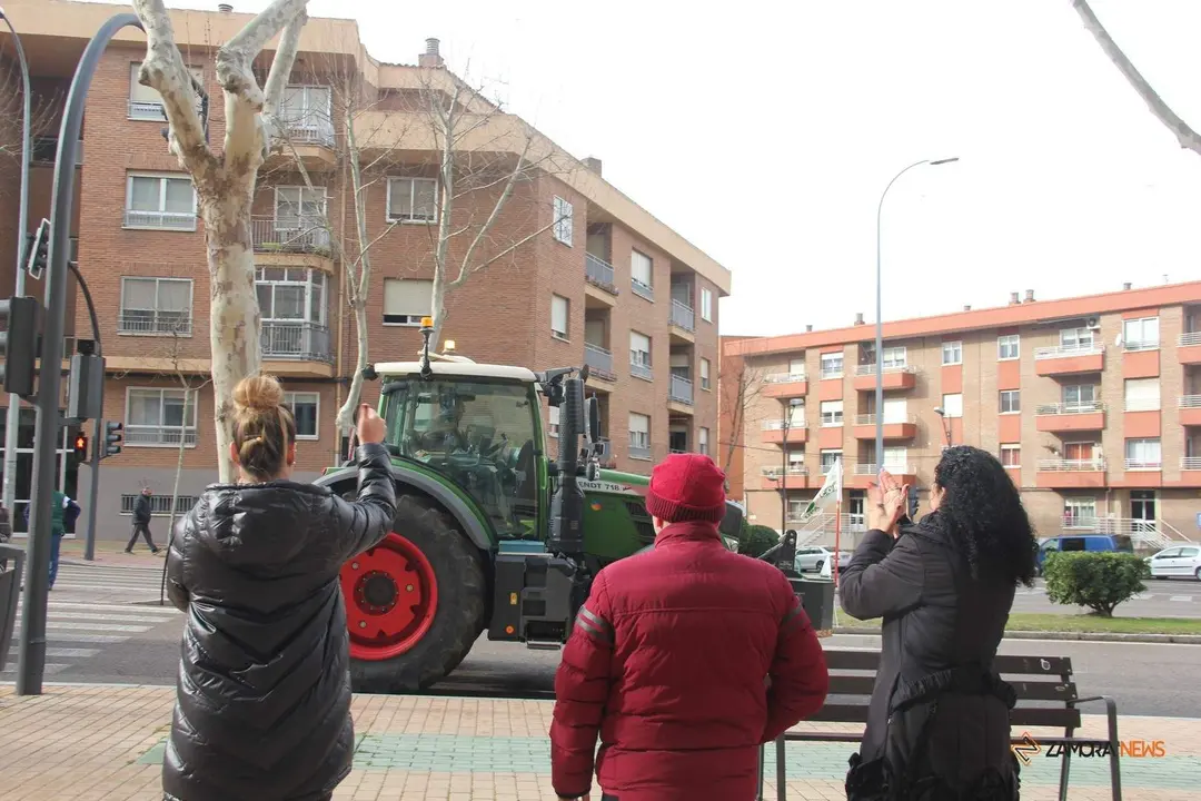 Tractorada con motivo de la manifestación del 9 de febrero