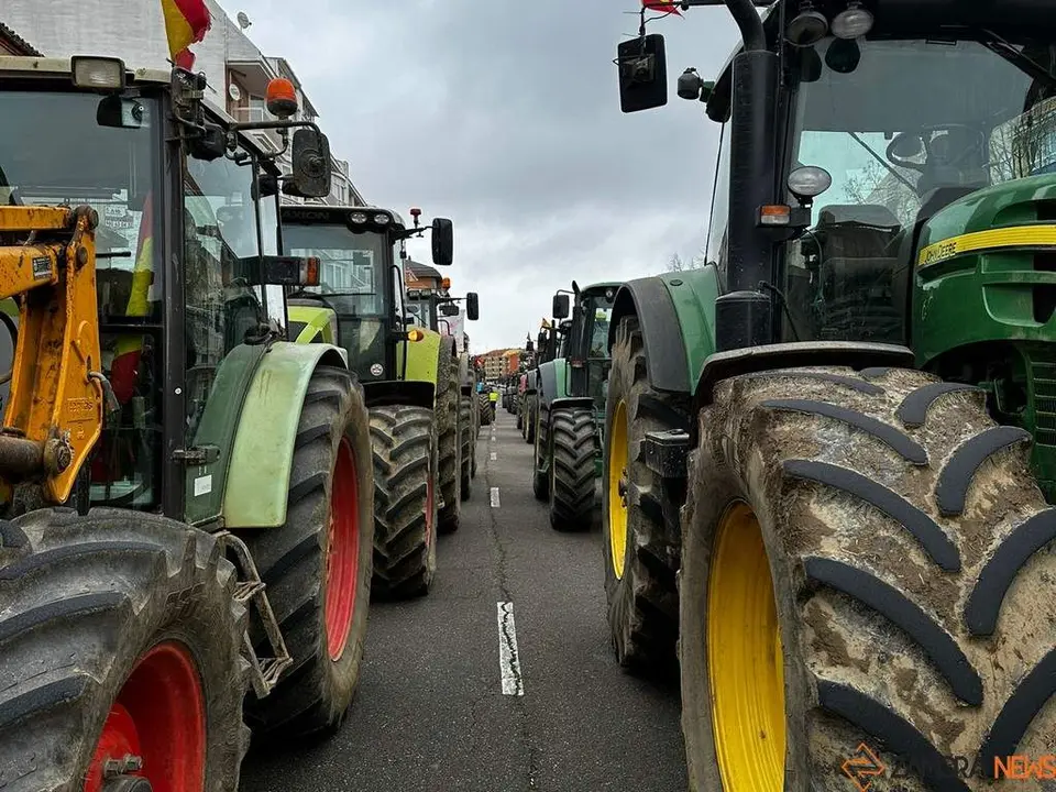 Tractorada con motivo de la manifestación del 9 de febrero