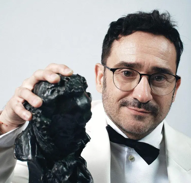 J. A. Bayona con un premio Goya. Imagen de academiadecine