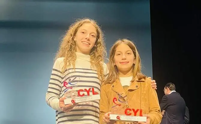 Las benaventanas Paula y Lucía García premiadas en la Gala de Gimnasia CYL por los pódiums conseguidos con el Ritmo León