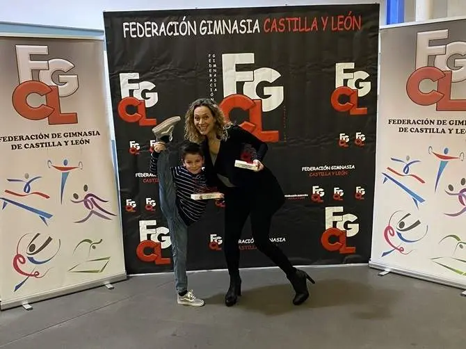 Jorge Barrio y Carolina Ramos del Rítmica Benavente reciben el reconocimiento de la Federación de Gimnasia de Castilla y León