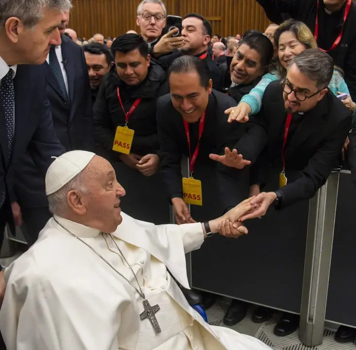 El párroco zamorano Florentino Pérez en el saludo al Papa Francisco a los participantes en el Congreso Internacional para la Formación Permanente de los Sacerdotes. Fotografía: @florentinoperezv