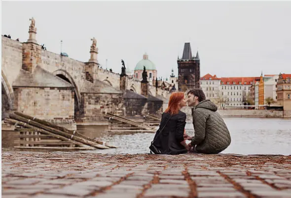 Pareja en Praga