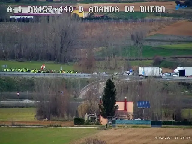 Protesta agraria en l A-1 a la altura de Aranda de Duero . Fotografía: Cámaras DGT