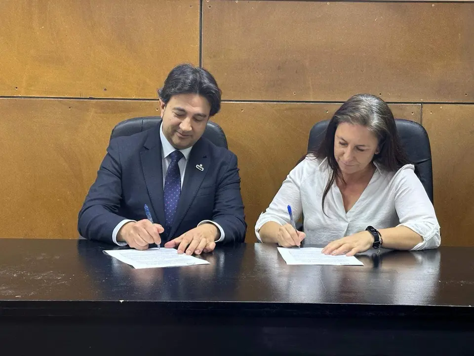 Firma de contrato entre el Santo Entierro y la Banda de Música de Zamora