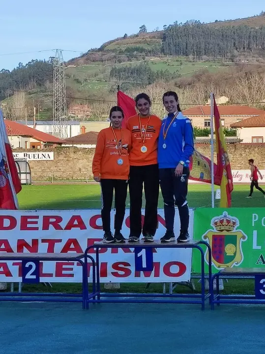 Lucía Maniega se cuelga el bronce en el Campeonato autonómico de fondo