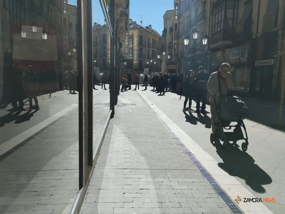 Colas para retirar el medallón de Vulgo Congregación