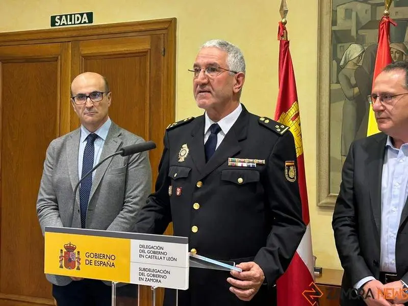 Tras más de cuatro décadas de servicio inquebrantable, el agente de Policía Nacional, Vicente García, se prepara para colgar su uniforme