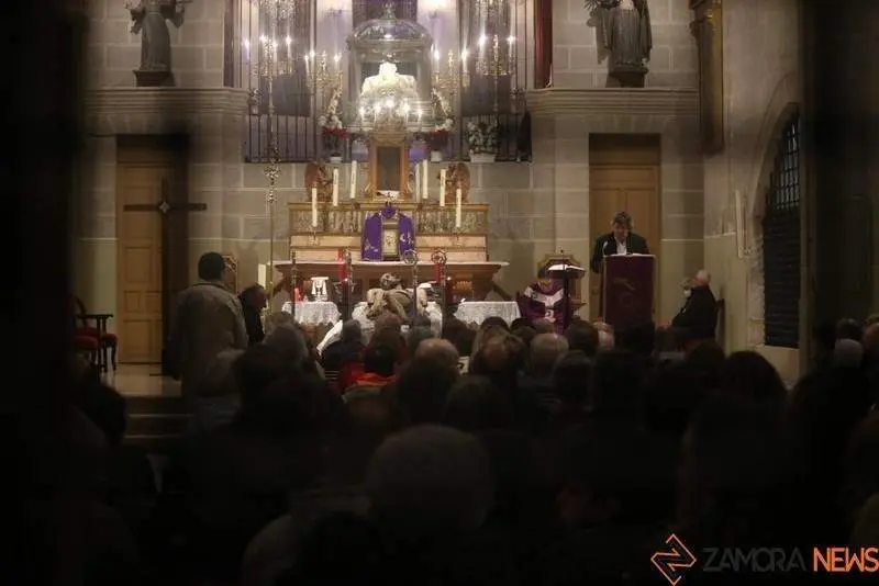 El Yacente celebra su segundo Vía Crucis (1)