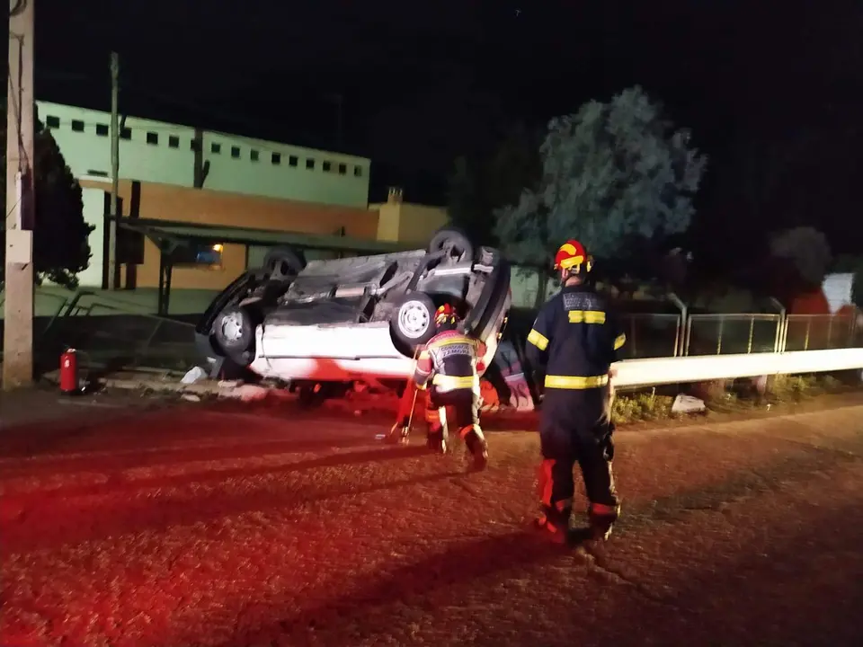 Accidente en la recta de Coreses. Fotografía: Consorcio Provincial de Bomberos