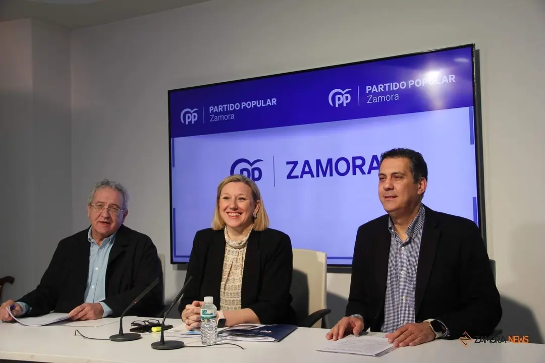 Los procuradores del Partido Popular de Zamora en las Cortes de Castilla y León, Isabel Blanco Llamas, Alberto Castro Cañibano y Oscar Reguera Acevedo