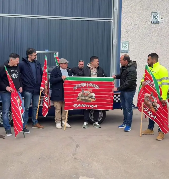 Ángel Gaitán, recibe a los agricultores de Zamora