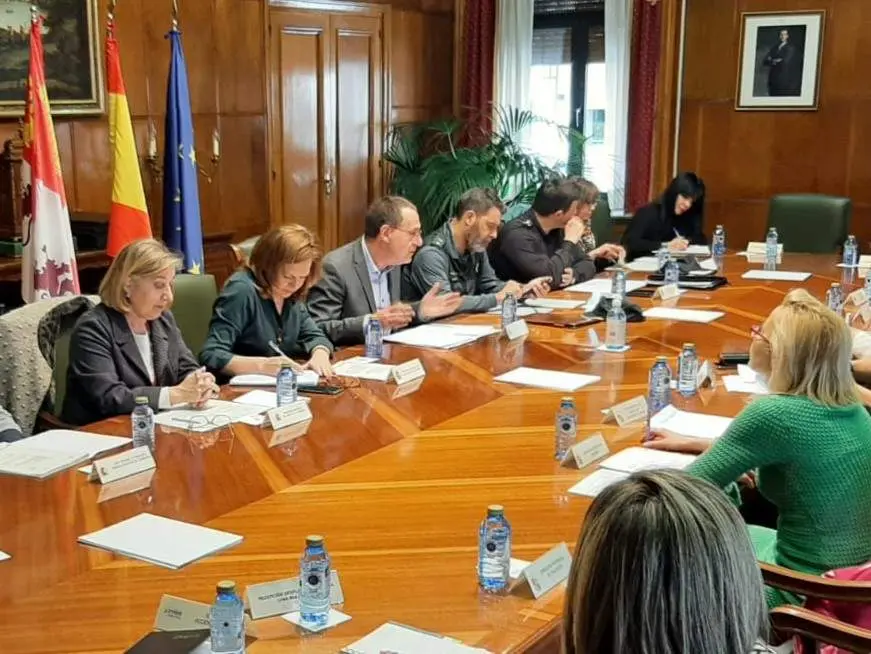 Fotografía de archivo de una reunión de coordinación, seguimiento y recepción de desplazados ucranianos celebrada en la Subdelegación del Gobierno en Zamora