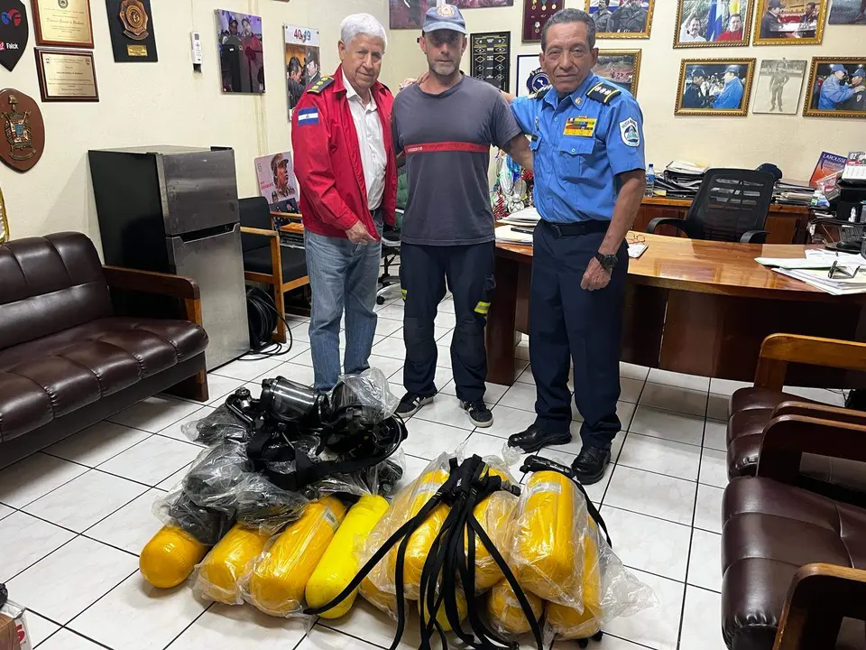 entrega material a la Direccion General de Bomberos de Nicaragua