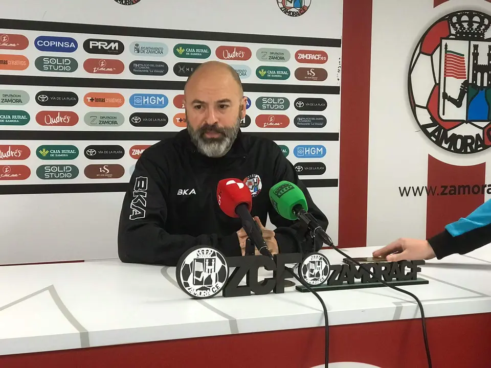 David Movilla atendiendo a los medios