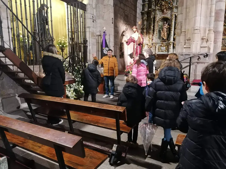 Alumnos de La Candelaria descubren la Semana Santa zamorana con Óscar Antón