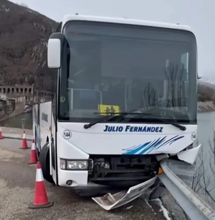 choque autobús en Boñar