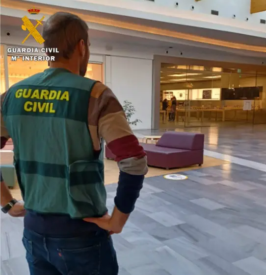 La Guardia Civil, en el marco de la operación “SILLAZA” en el centro comercial de Arroyo de la Encomienda