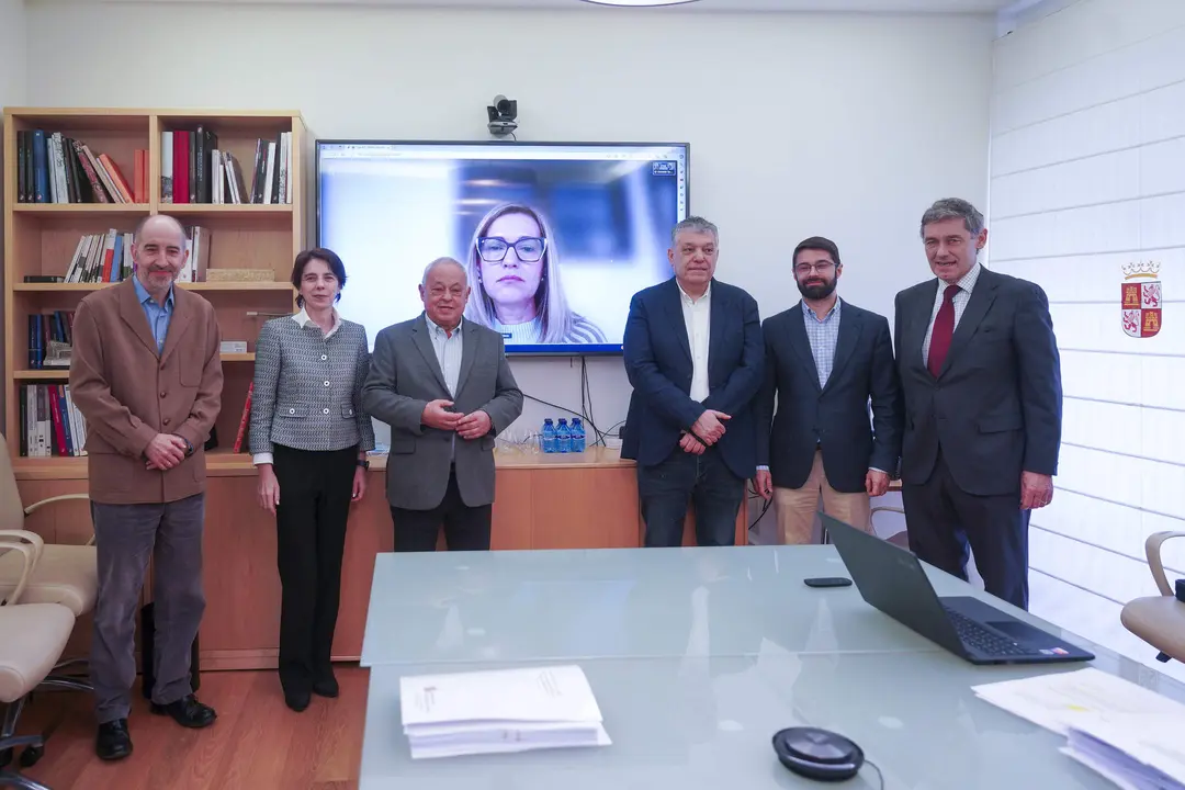 Saludo del consejero al jurado