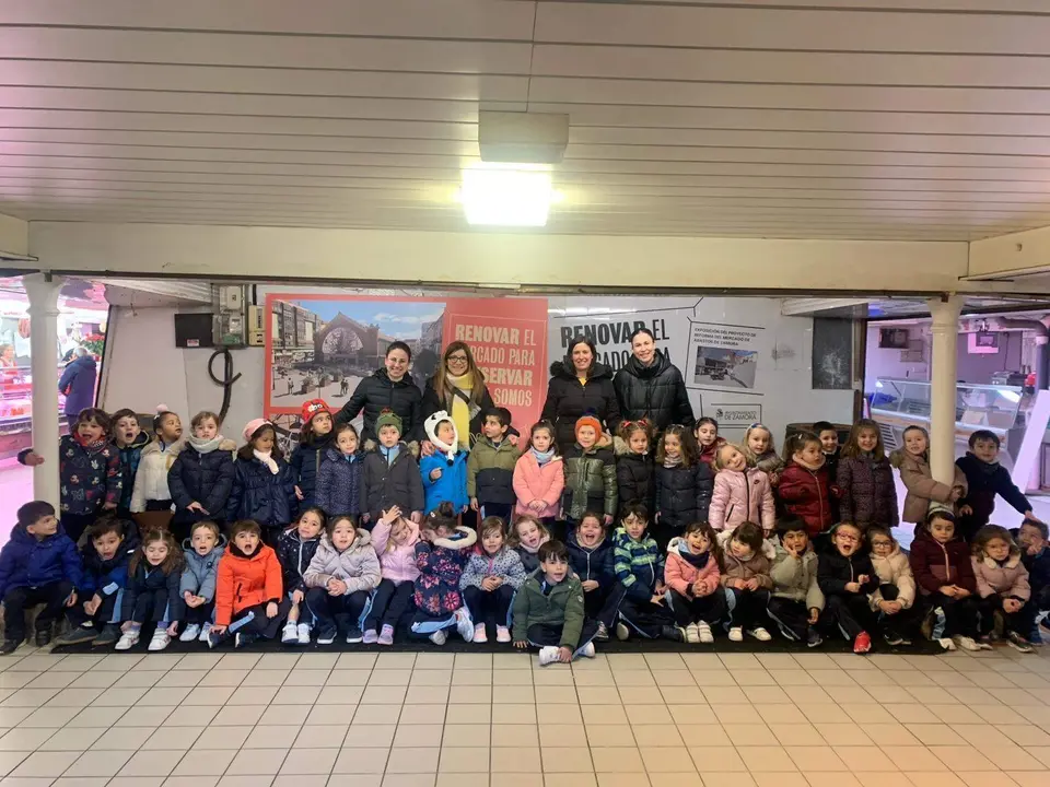 Alumnos del Colegio Corazón de Jesús disfrutan de una visita educativa al Mercado de Abastos de Zamora
