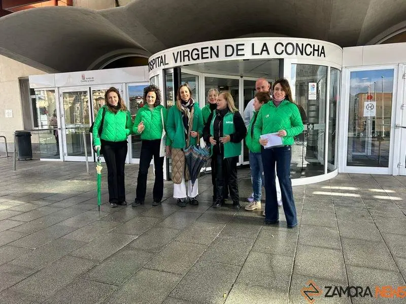 Las enfermeras se concentran en Zamora contra la discriminación y la brecha de género laboral