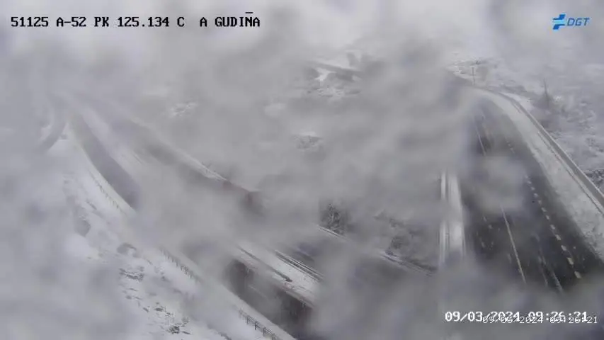 Estado de la N-125 en A Gudiña, a 25 km de Puebla de Sanabria. Fotografía: Cámaras DGT