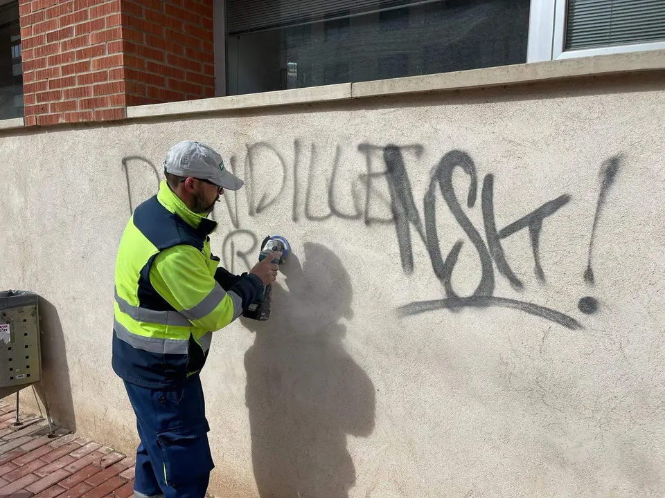 Actos vandálicos en la fachada del Ayuntamiento de Benavente