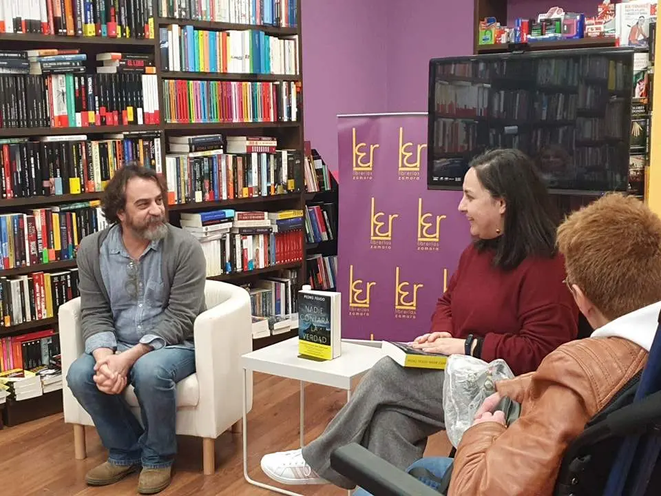 Pedro Feijoo presenta su libro en Ler Zamora. Imagen cedida