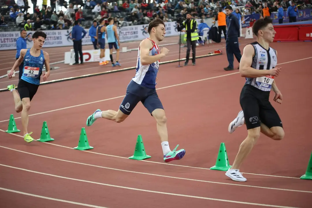 Samuel Galende pone el broche a la temporada en pista cubierta con un cuarto puesto en el Campeonato de España Short Track