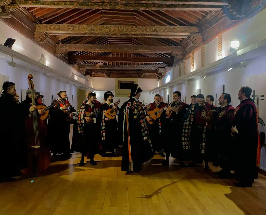 La Tuna Universitaria de Zamora minutos antes de actuar en el  Certamen 'Ciudad de Plasencia'