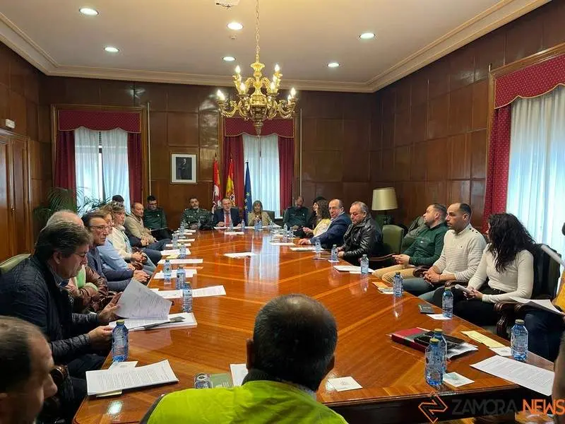 reunión Ángel Blanco y alcaldes de la provincia _3