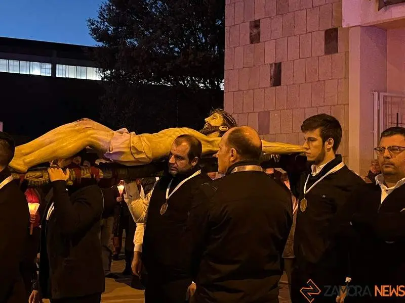Zamora revive el Via Crucis del Cristo del Perdón (12)