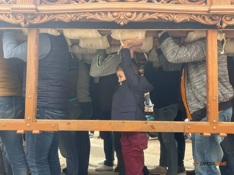 Traslado de pasos de Jesús Nazareno y Santo Entierro a la carpa_17