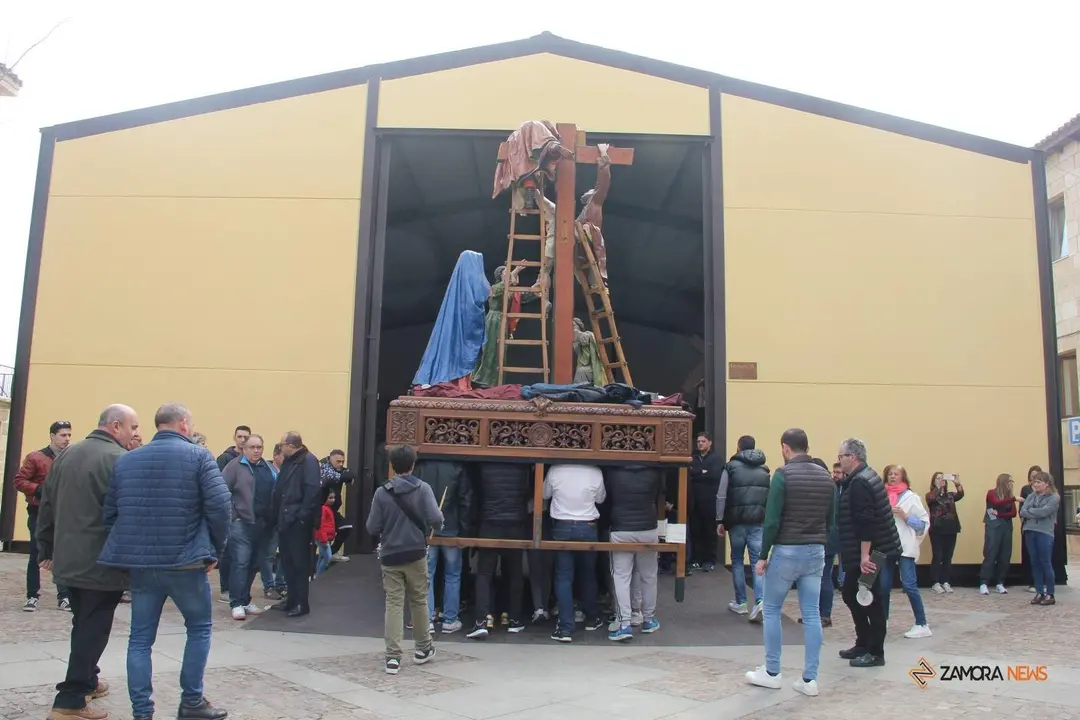 Traslado de pasos de Jesús Nazareno y Santo Entierro a la carpa_46