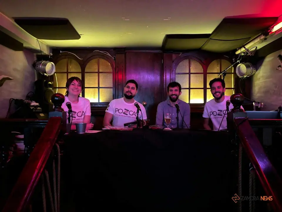 Manuel Garrote, Beatriz Barrio y Javier García durante la grabación del primer poZcas en el Café Avalon 