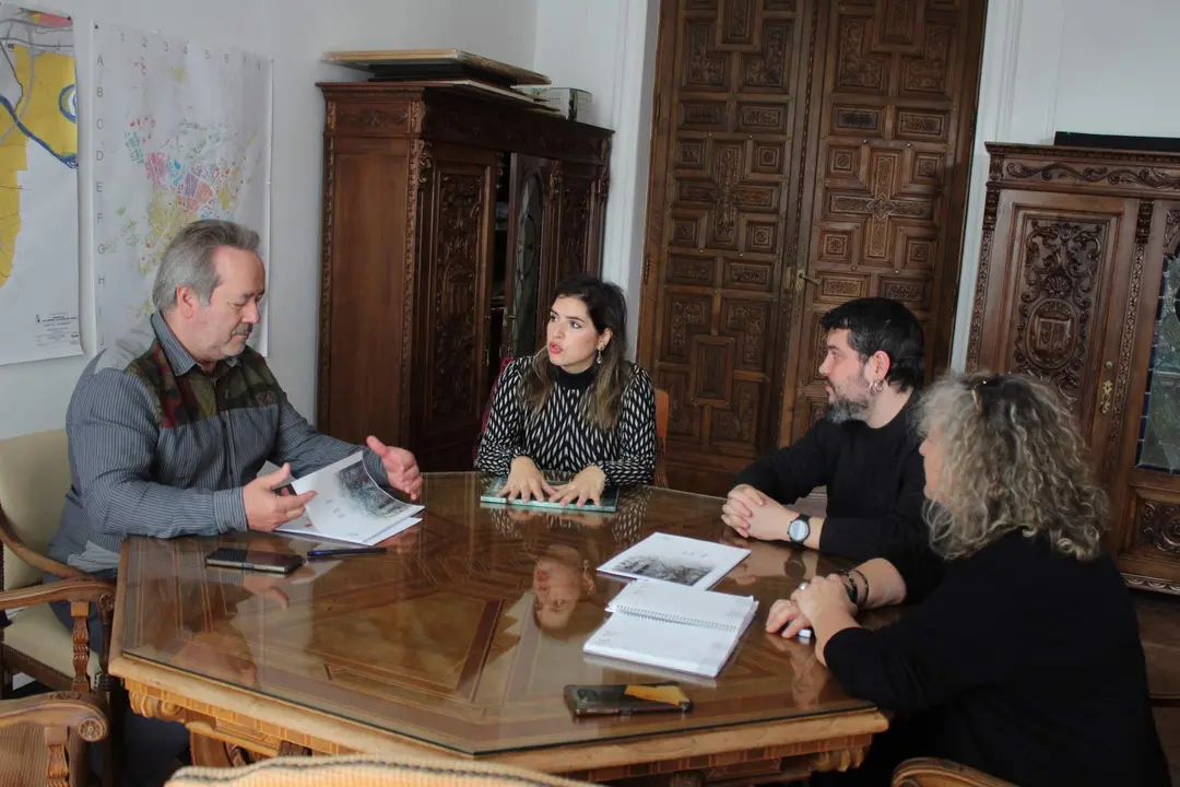 El alcalde recibe a la representante de la agencia  de Naciones Unidas para  los refugiados palestinos