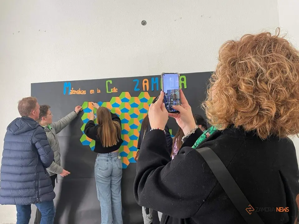 Evento 'Matemáticas en la calle' organizado por la Asociación Castellana y Leonesa de Educación Matemática Miguel de Guzmán 