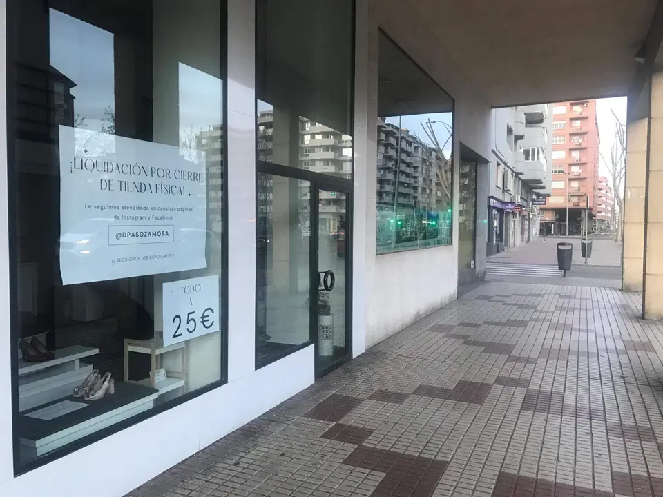 Cierre de negocio físico en avenida Cardenal Cisneros