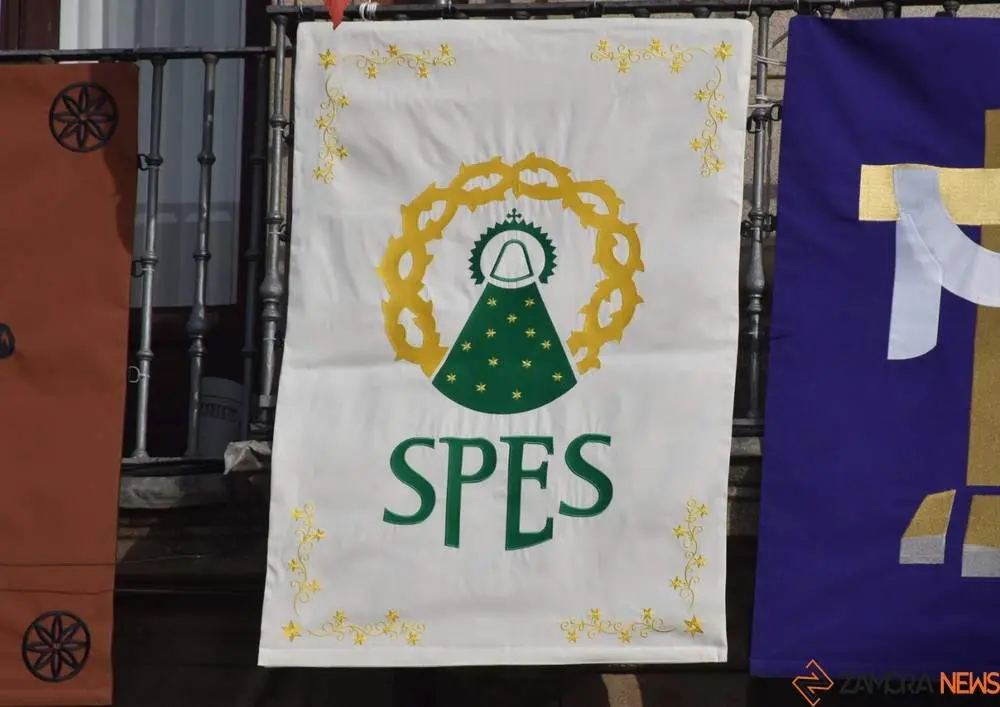 El nuevo diseño del repostero de la Cofradía Virgen de la Esperanza