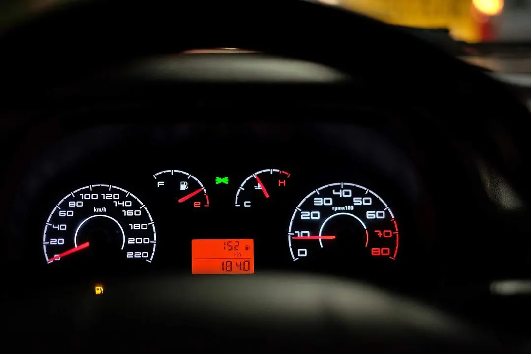 Panel de luces de un coche