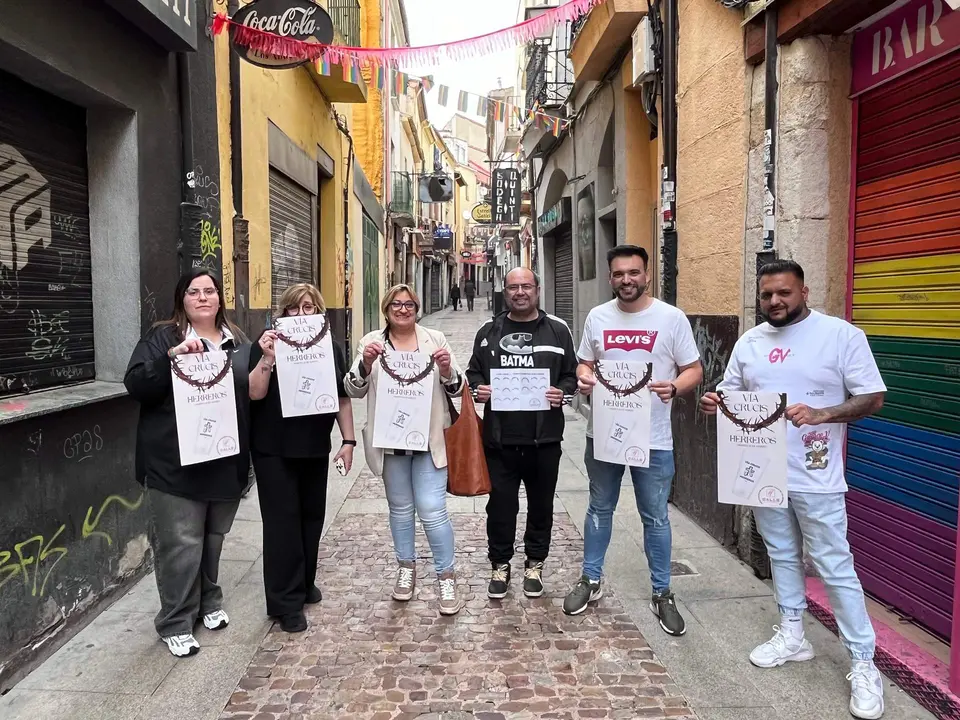 Hosteleros de Herreros durante la presentación del nuevo Vía Crucis