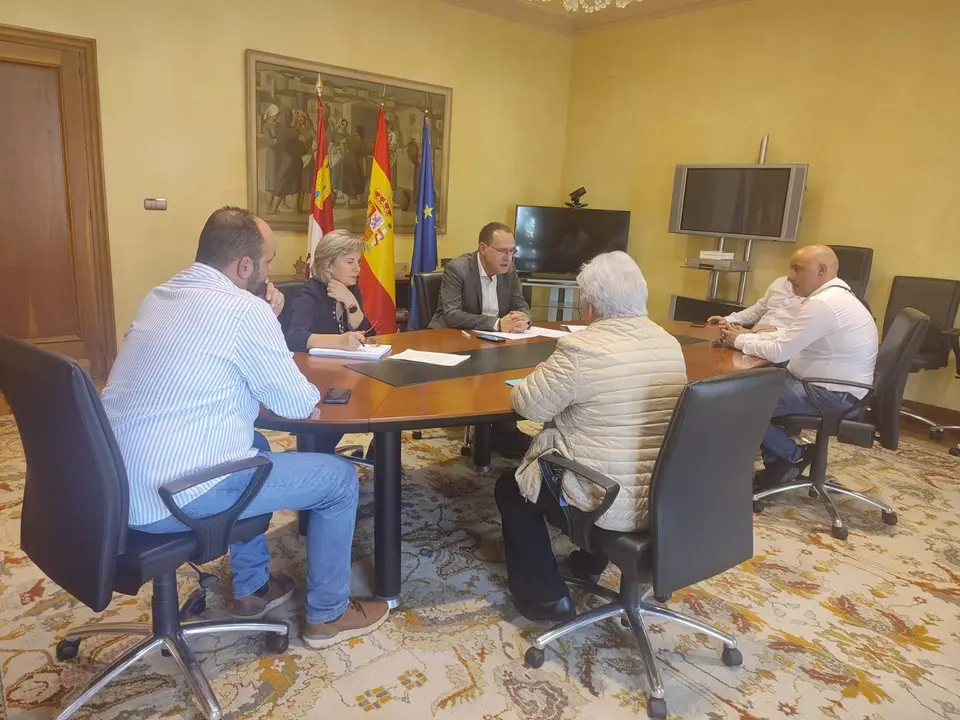 reunión de Ángel Blanco con alcaldes de las zonas Órbigo y Eria