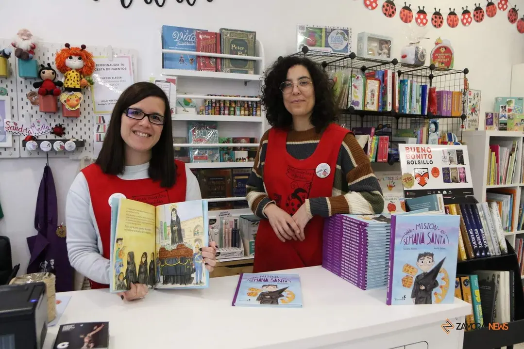 Sandra Alonso y María Galán, autoras del cuento infantil 'Una misión por Semana Santa'_3