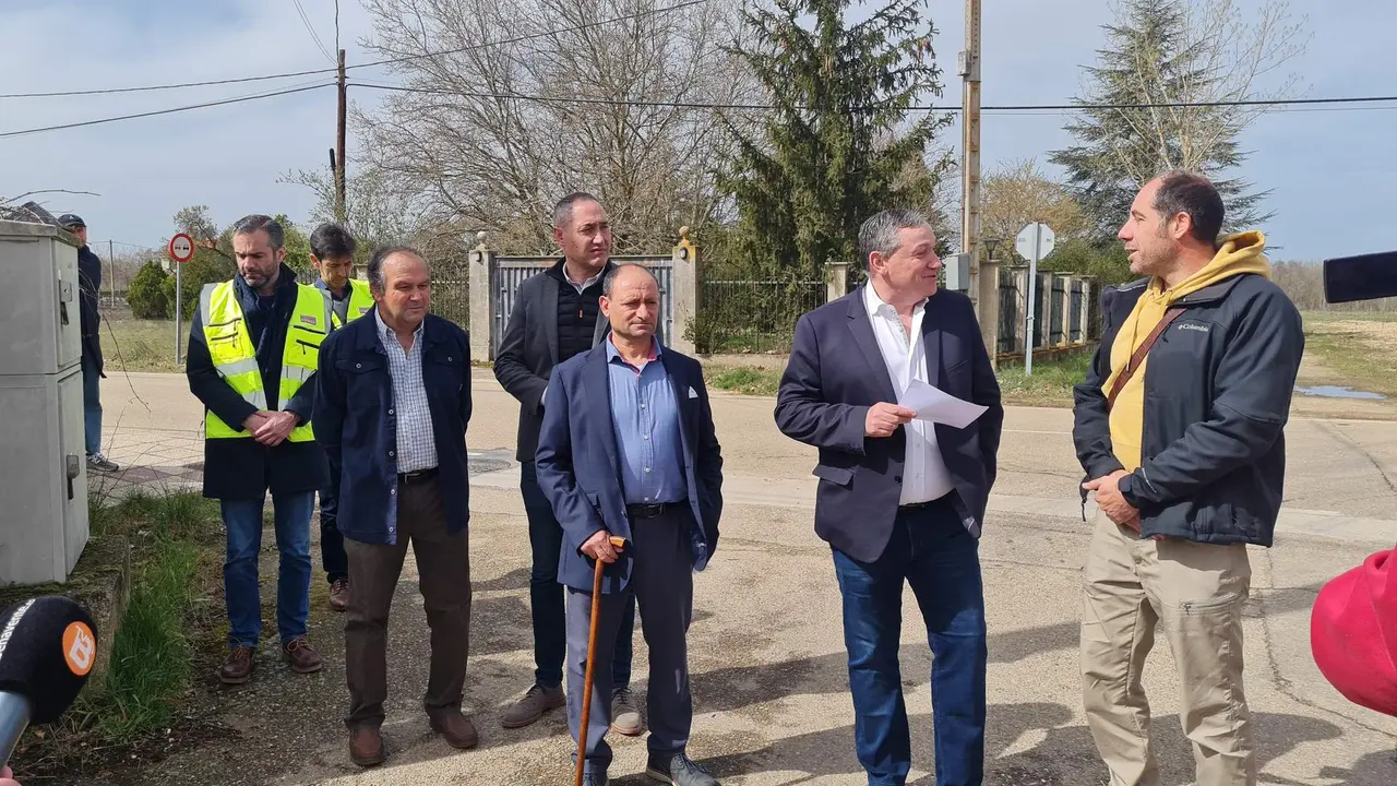 Visita a las obras ejecutadas para la mejora de abastecimiento en la Urbanización “El Tamaral” en el término de Quiruelas de Vidriales