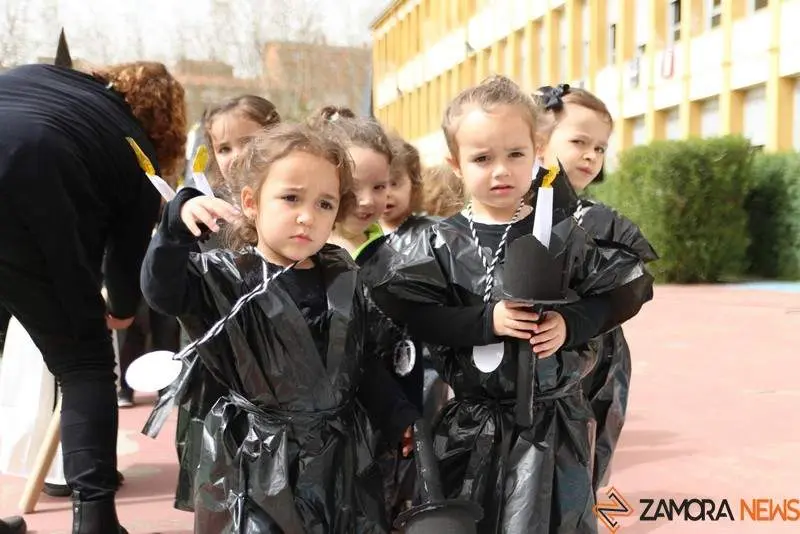 Devoción por Nuestra Madre en el Colegio Nuestra Señora del Rocío (5)