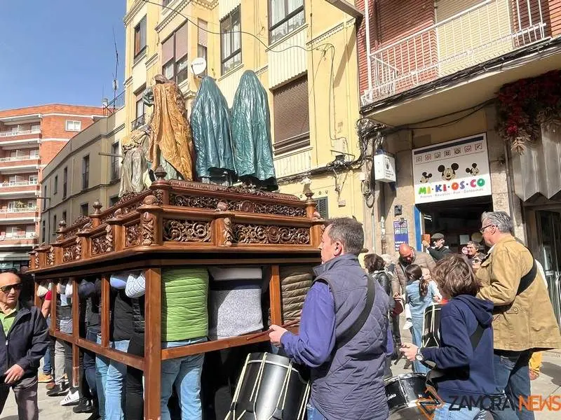 Traslado de los pasos del Santo Entierro a la carpa en San Esteban (1)
